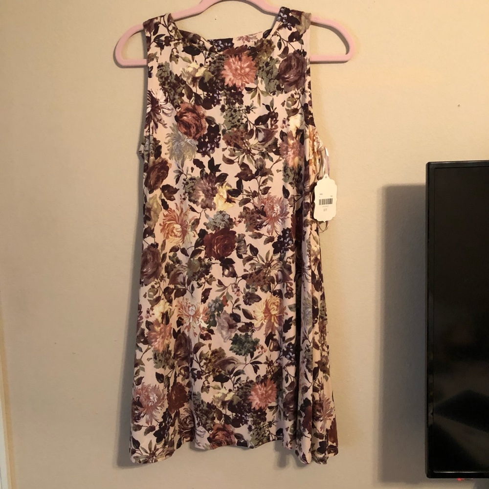 Floral dress with back cutout